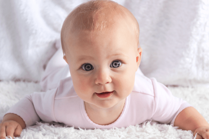 image de l'article Bébé perd ses cheveux : quand dois-je m’inquiéter ?