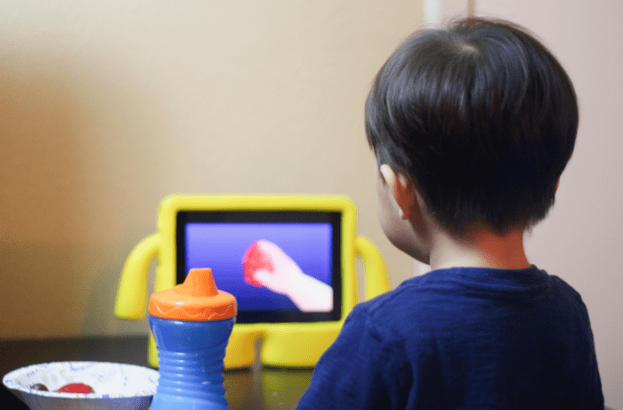 image de l'article Les écrans chez l'enfant : recommandations, risques et gestion
