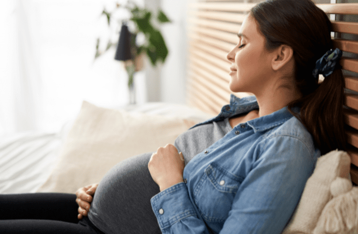 image de l'article Fatigue intense pendant la grossesse : comment la diminuer ?