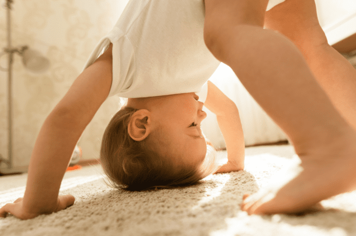 image de l'article La motricité libre : encourager l’autonomie et le développement naturel de bébé